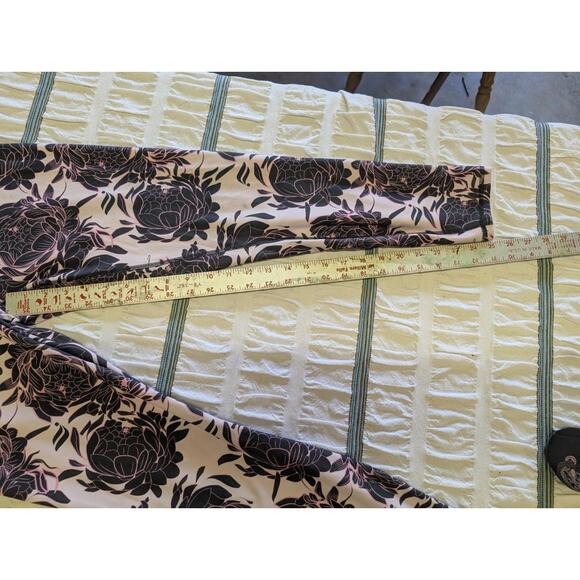 Fabletics Powerhold Floral Pink Yoga Pants Leggings, Size XL - Picture 3 of 3